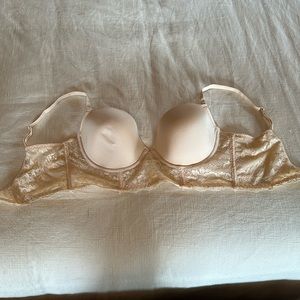 Cream-colored low-back strapless bra 40D
